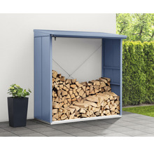 Holzlager mit Holz und Pflanze