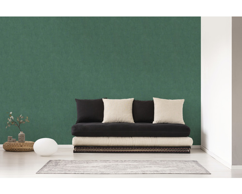 Wohnzimmer mit grüner Tapete und Futon