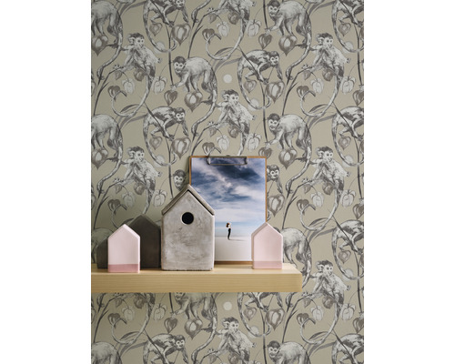 Tapete mit Affenmuster auf einer Wand