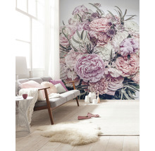 Wohnzimmer mit Blumen Fototapete, Sofa und Teppich