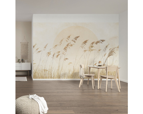 Wohnraum mit Fototapete, Tisch und Stühlen