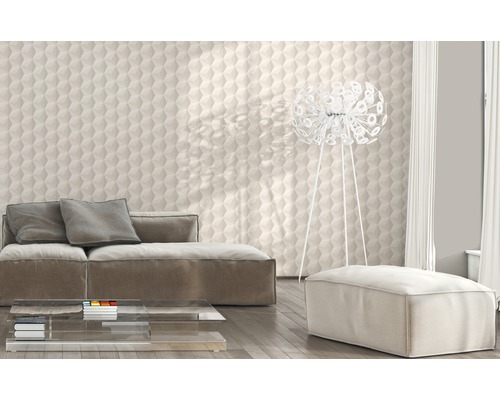 Wohnzimmer mit dreidimensionaler Wandgestaltung, Sofa, Lampe und Glastisch