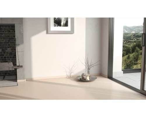 Heller Raum mit Kamin, Bild, Dekoration und Fenster