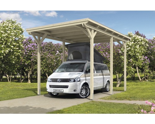 Auto unter einem Carport aus Holz