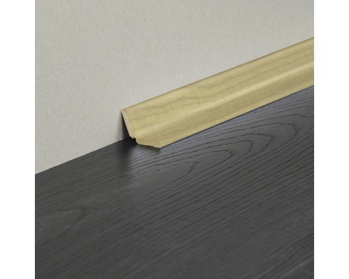 Sockelleiste aus Holz zwischen Wand und Boden