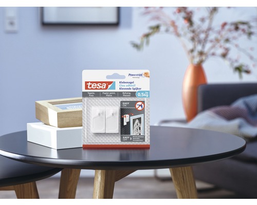 Tesa Klebenagel Packung auf einem Tisch