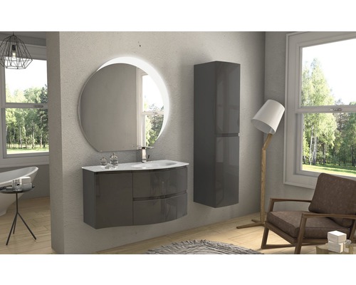 Modernes Badezimmer mit Waschtisch, Spiegel und Hochschrank