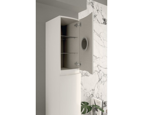 Badezimmerschrank mit offenen Regalen und runder Grifföffnung