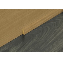 Sockelleiste aus Holz auf Holzboden