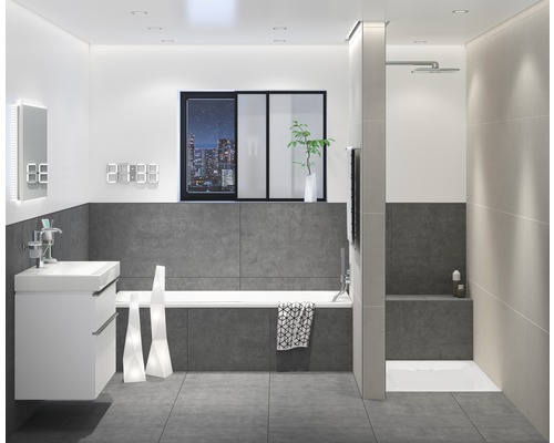 Modernes Badezimmer mit Dusche, Badewanne und Waschtisch