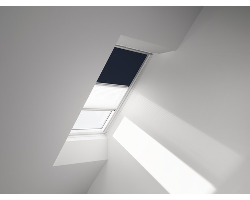 Dachfenster mit Verdunkelungsrollo und Faltstore