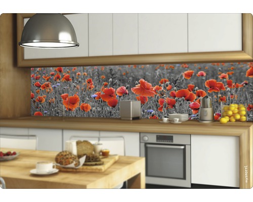Küchenrückwand mit Mohnblumenmotiv in moderner Küche