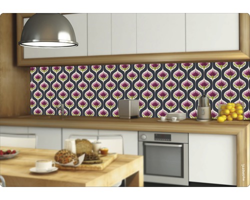 Küchenrückwand mit floralem Muster in moderner Küche