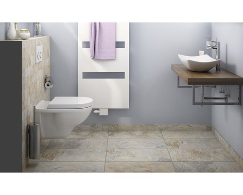 Modernes Badezimmer mit Wand-WC, Handtuchwärmer und Aufsatzwaschbecken auf Holzkonsole