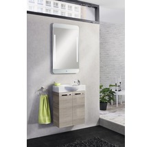 Badezimmer mit Waschbeckenunterschrank, Aufsatzwaschbecken, beleuchtetem Spiegel und Handtuchring