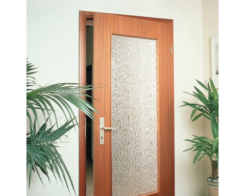 Holztür mit Glaseinsatz in einem Wohnraum
