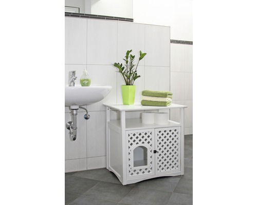 Badezimmer mit Waschbecken, Pflanze und weißem Unterschrank mit Gittertüren.