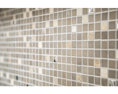 Wandfliesen mit quadratischem Mosaikmuster