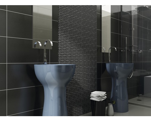 Modernes Badezimmer mit Waschtischen, Fliesen und Dusche