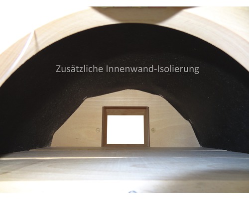 Innenansicht eines Vogelhauses mit zusätzlicher Innenwandisolierung und Einflugloch