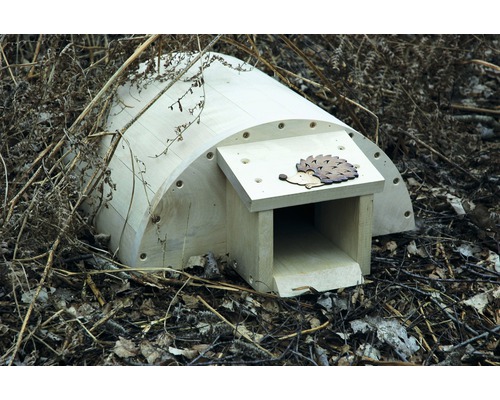 Igelhaus aus Holz mit Igel-Dekoration