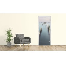 Raumansicht mit Türposter mit einem See