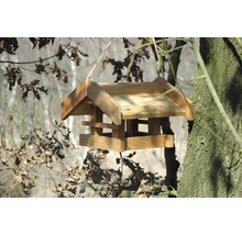 Holzvogelhaus hängend an einem Baum