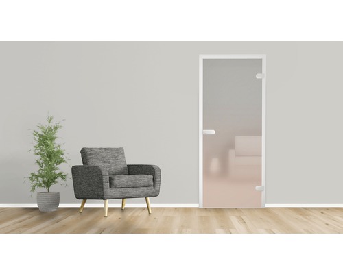 Szene mit einer Glastür, einem Sessel und einer Topfpflanze für ein helles, freundliches Ambiente