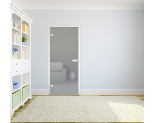 Innenraum mit Regalen, Teppich und Glastür