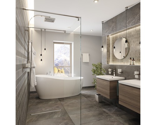 Helles Badezimmer mit Dusche, Badewanne und Doppelwaschtisch