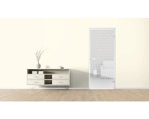 Modernes Wohnzimmer mit Sideboard, Dekoration und Innentür mit geometrischem Muster.