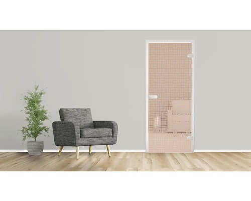 Szene mit einem Sessel, einer Pflanze und einer Designtür aus Glas für den Innenbereich.