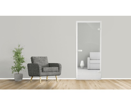 Zimmer mit einer Glastür, einem Sessel und einer Pflanze