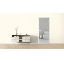 Modernes Zimmer mit Kommode und Glastür