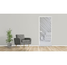 Raumansicht mit Glastür, Sessel und Topfpflanze