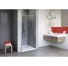 Modernes Badezimmer mit Duschkabine, Waschbecken und Fliesenwand
