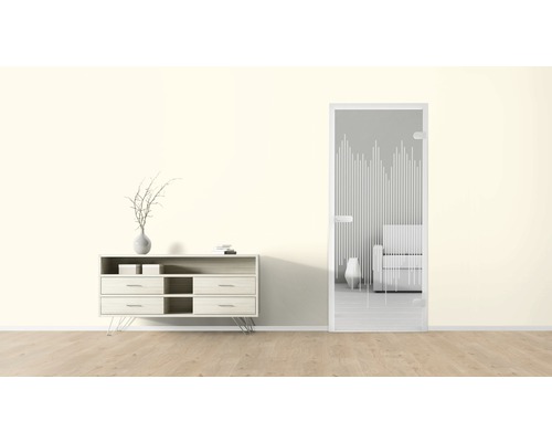 Heller Raum mit Kommode und Designtür mit Motiv