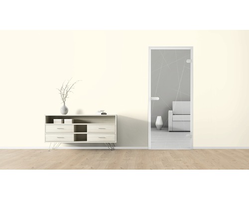 Wohnraum mit Kommode und Glastür