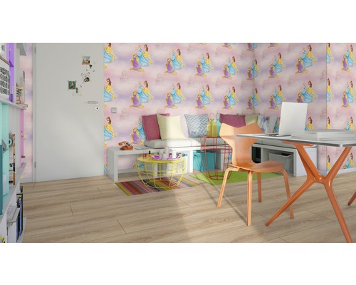 Kinderzimmer mit Prinzessin Tapete, Schreibtisch und Sitzgelegenheiten