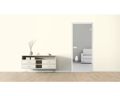 Wohnzimmer mit Kommode, Dekoration und Glastür