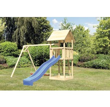 Spielplatz mit Schaukel und Rutsche aus Holz im Garten