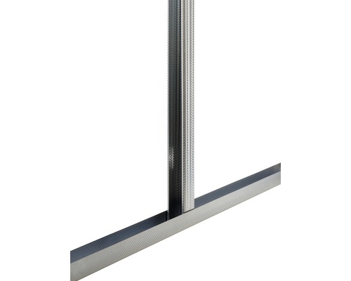 Detailaufnahme eines Deckenprofils aus Metall für den Trockenbau