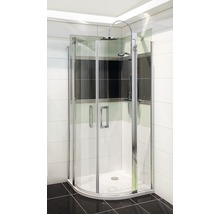 Eckdusche mit Glaswänden und Duschkopf im Badezimmer