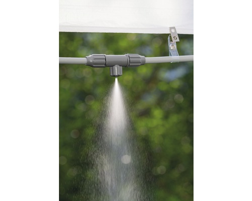 Bewässerungssystem mit Düse im Einsatz zur Gartenbewässerung