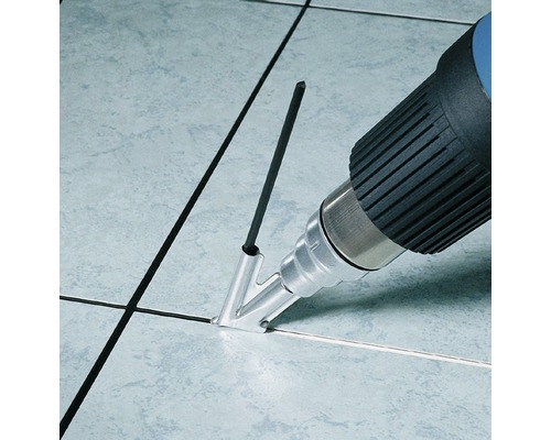 Heißluftfön mit Düse zum Verfugen von Fliesen