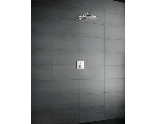 Aufputz Duschsystem mit Kopfbrause und Thermostatarmatur an der Wand montiert