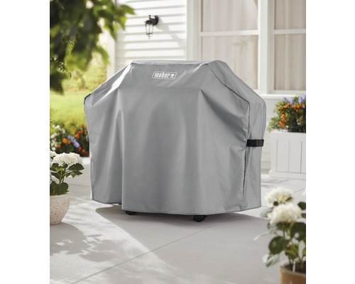Weber Grillabdeckung auf einer Terrasse