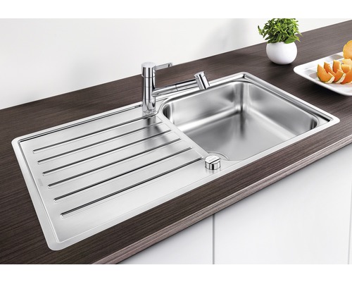 Edelstahlspüle mit Abtropffläche und Mischbatterie