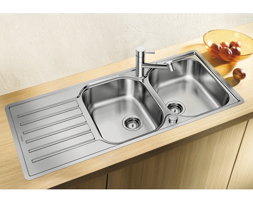 Edelstahlspüle mit zwei Becken und Abtropffläche