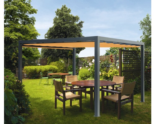 Pavillon Wismar 300 x 300 cm Dessin 0867 orange ohne Senkrechtmarkise Quadratische Pergola mit ausziehbarem Sonnenschutz in einem Garten.